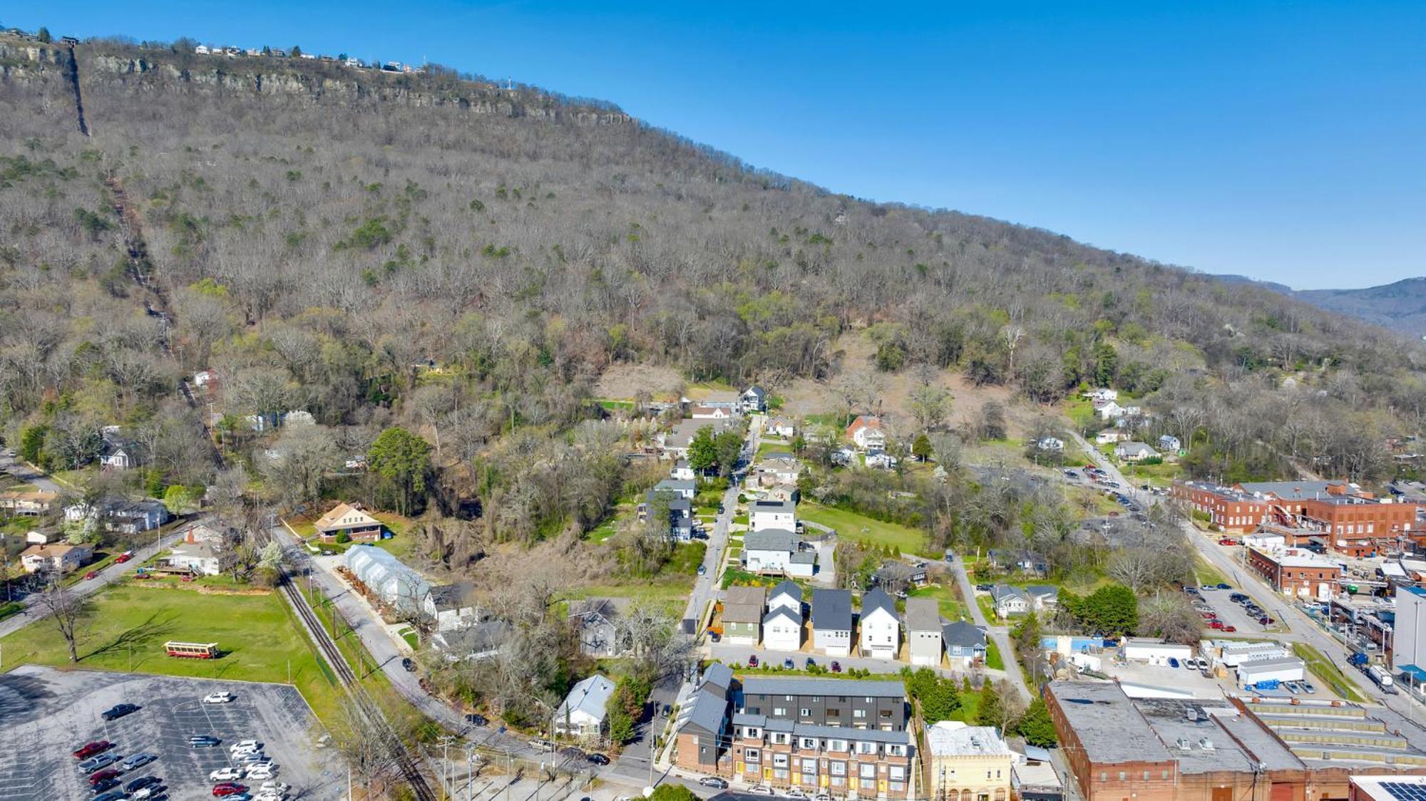 Your St Elmo Getaway For Rock & Ruby Falls, 2bd Townhome, 6 Min To Downtown Appartement